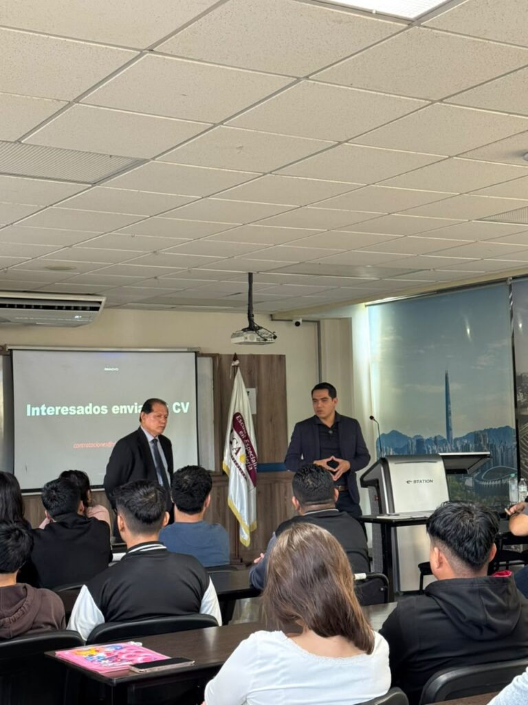Momentos durante la ponencia